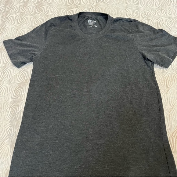 Two gray sweaters - Picture 4 of 11